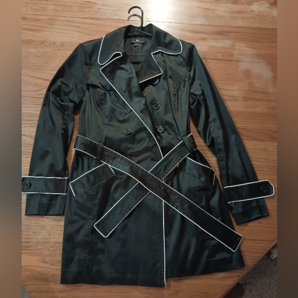 Silky Black Button-up and Tie Large iz Byer California Trench Coat